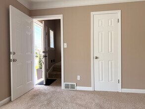 13537 Cedar Rd in University Heights, OH - Building Photo - Building Photo