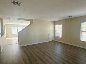 8305 Golden Amber St in Las Vegas, NV - Building Photo - Building Photo