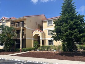5801 Riverside Dr in Coral Springs, FL - Building Photo