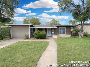 243 Storeywood Dr in San Antonio, TX - Foto de edificio
