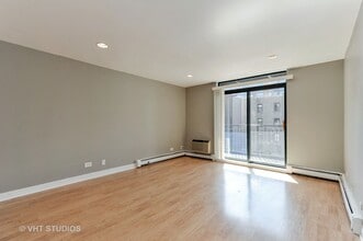 3900 N Pine Grove Ave in Chicago, IL - Building Photo - Building Photo