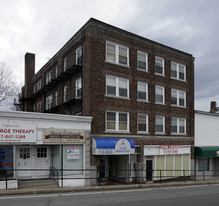 323-325 Newport Ave in Quincy, MA - Foto de edificio - Building Photo