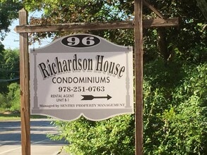 96 Richardson Rd in Chelmsford, MA - Building Photo - Building Photo