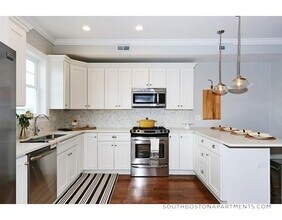 323 W Fourth St in Boston, MA - Building Photo - Building Photo