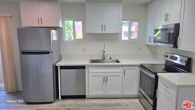 140 N Berendo St in Los Angeles, CA - Building Photo - Building Photo