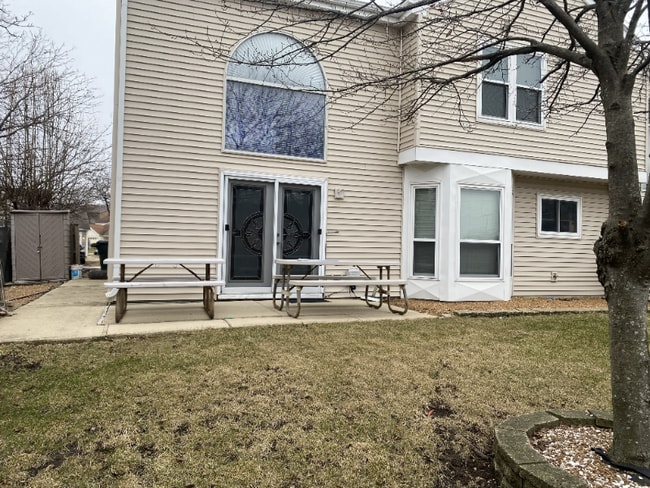 712 Legends Dr in Carol Stream, IL - Foto de edificio - Building Photo