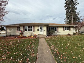 508 12th St in Silvis, IL - Building Photo