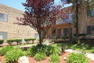 Lemon Gardens Apartments in La Mesa, CA - Building Photo - Building Photo