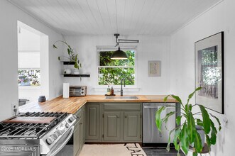 638 Parkside Ave in Toms River, NJ - Building Photo - Building Photo