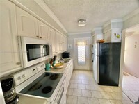 400 Golden Isles Dr in Hallandale Beach, FL - Building Photo - Building Photo