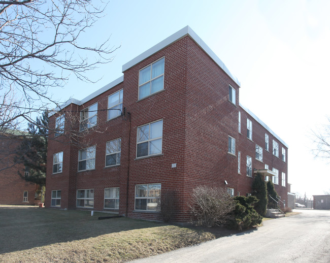 331 Falstaff Ave in Toronto, ON - Building Photo - Primary Photo