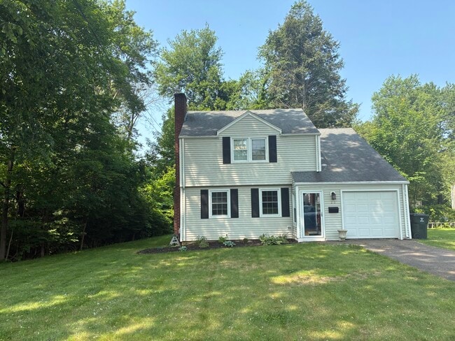 23 Briarwood Rd in West Hartford, CT - Building Photo - Building Photo