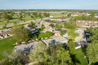 6809 N Frostwood Pky in Peoria, IL - Foto de edificio - Building Photo