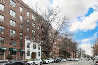 1038 Ocean Ave in Brooklyn, NY - Foto de edificio - Building Photo