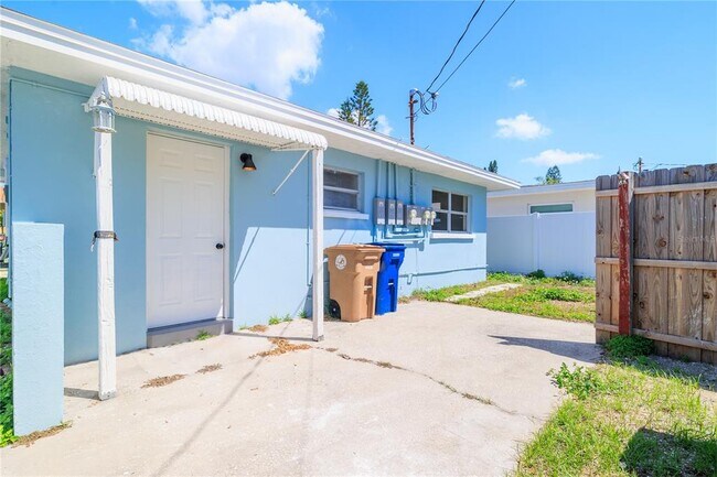 13388 1st St E in Madeira Beach, FL - Building Photo - Building Photo
