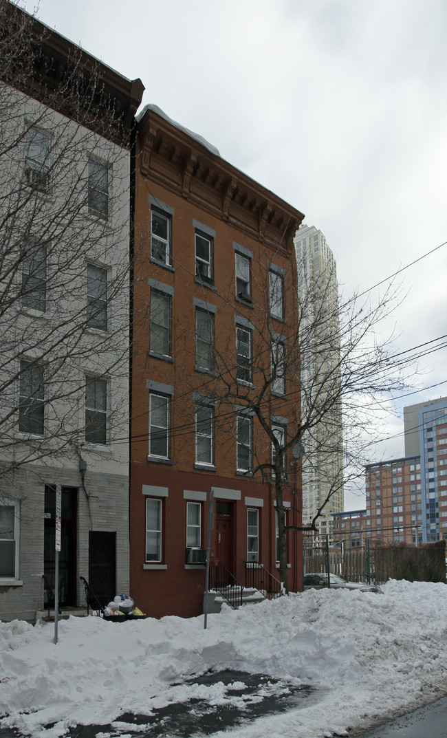 134 Steuben St in Jersey City, NJ - Building Photo - Building Photo