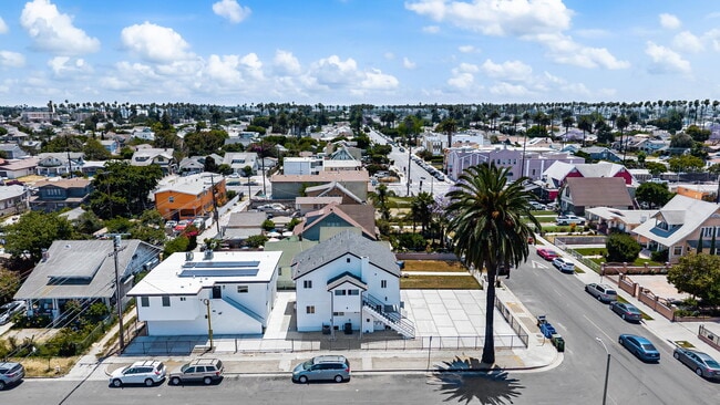 property at 4700 S Gramercy Pl