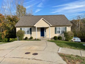 1979 Pieck Dr in Covington, KY - Building Photo - Building Photo