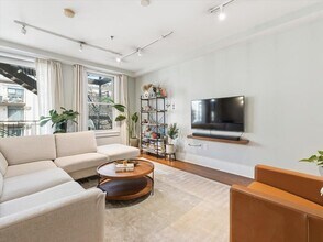 213 Clinton St in Hoboken, NJ - Building Photo - Building Photo