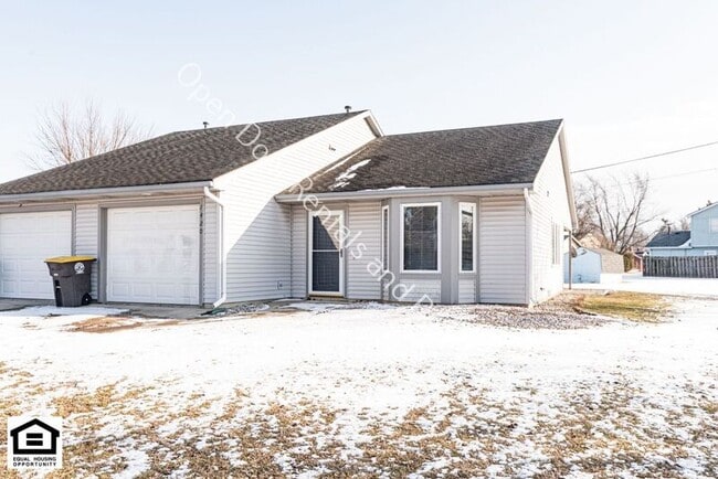 1420 Flagstone Dr in Fort Wayne, IN - Building Photo - Building Photo