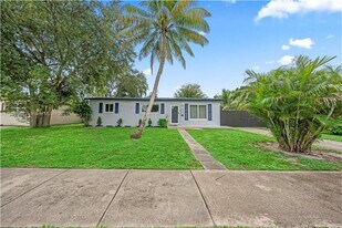 1320 NE 210th Terrace in Miami, FL - Building Photo