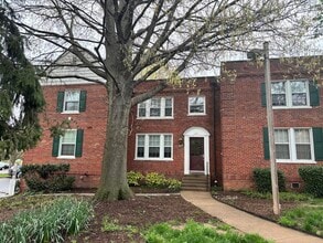 1735 N Rhodes St, Unit 237 in Arlington, VA - Foto de edificio - Building Photo