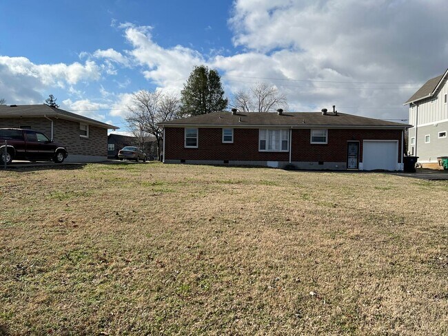 2411 Chapman Dr in Nashville, TN - Building Photo - Building Photo