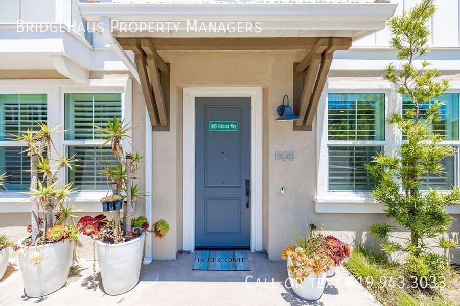 1105 Hibiscus Way in Oceanside, CA - Building Photo