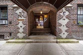 Tudor Arms in New York, NY - Building Photo - Building Photo