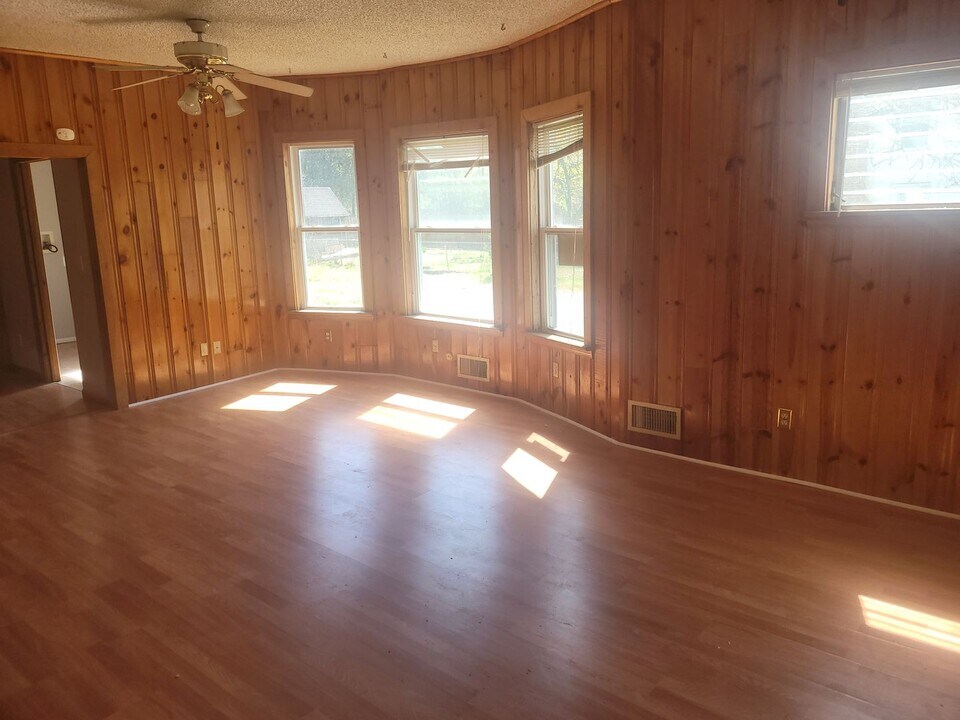 905 S 2nd St in Millville, NJ - Building Photo