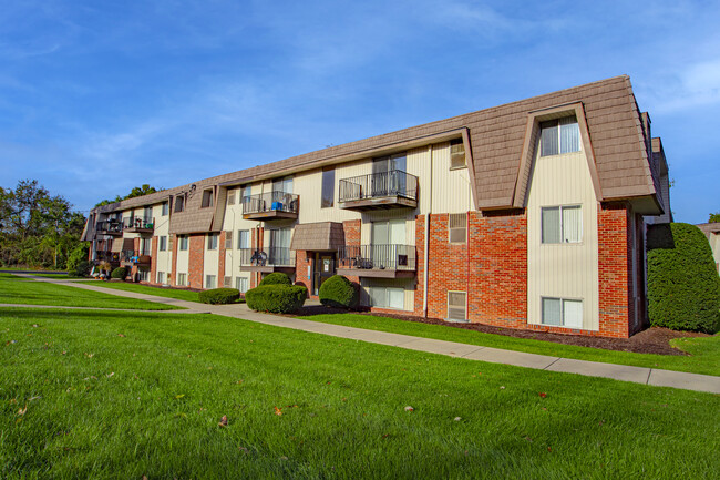 Cedar Ridge Apartments in Monroeville, PA - Foto de edificio - Building Photo