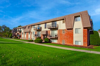Cedar Ridge Apartments in Monroeville, PA - Foto de edificio - Building Photo