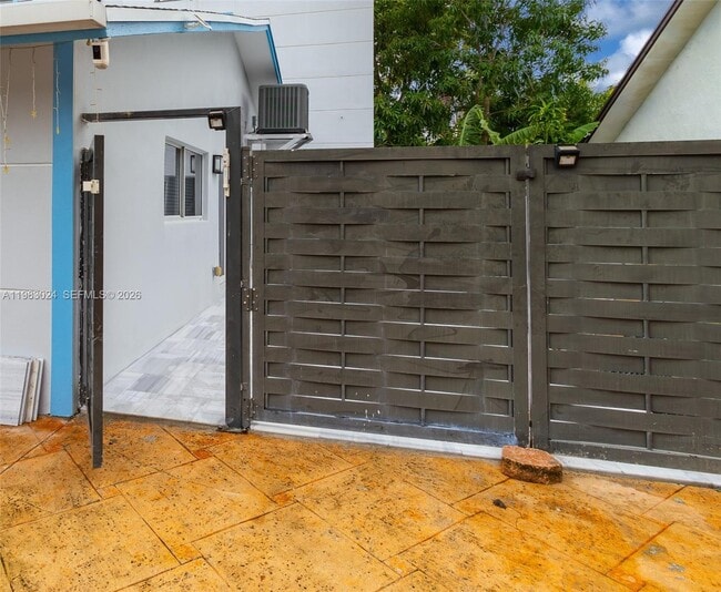 13270 SW 103rd Terrace in Miami, FL - Foto de edificio - Building Photo