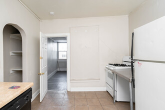 2022 College St in Cedar Falls, IA - Building Photo - Building Photo