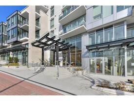 1342 Johnston Rd in White Rock, BC - Building Photo