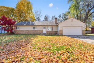 2353 Hulett Rd in Okemos, MI - Building Photo