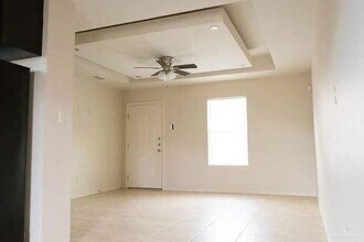 2208 Taxco Ct, Unit 4 in Edinburg, TX - Building Photo - Building Photo