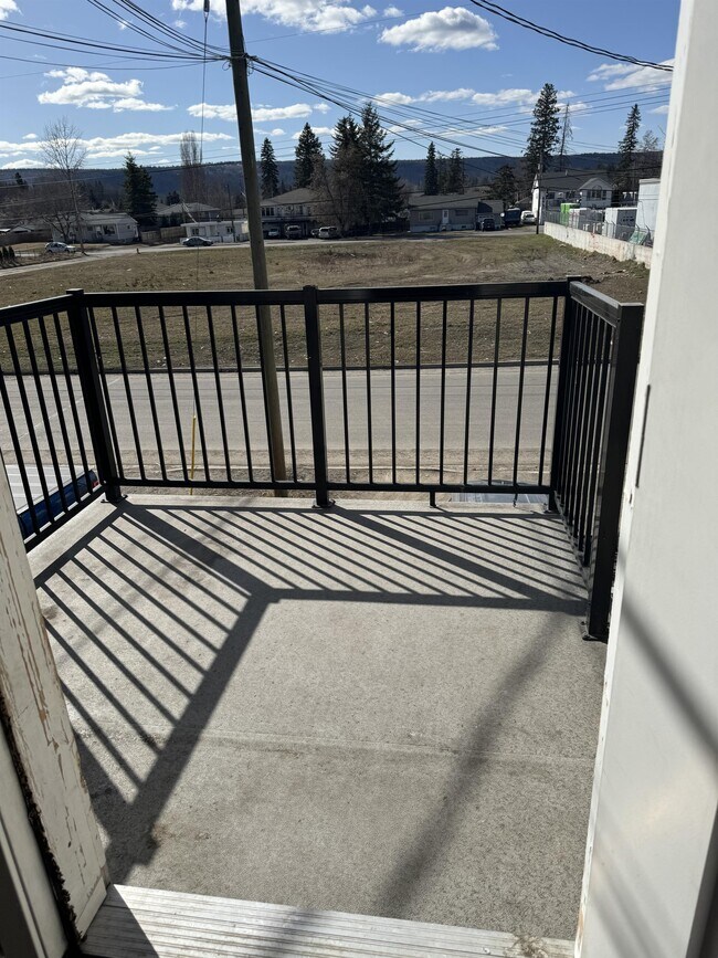 2116 Redwood St in Prince George, BC - Building Photo - Building Photo