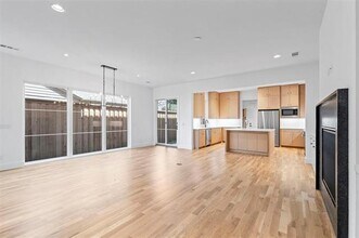 5836 Martel Ave in Dallas, TX - Building Photo - Building Photo