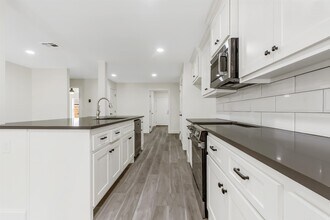 503 W Sallier St in Lake Charles, LA - Building Photo - Building Photo