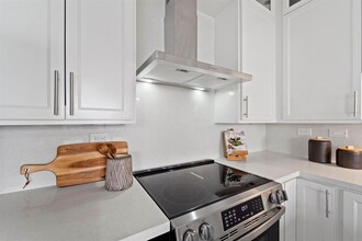 651 Bering Dr in Houston, TX - Building Photo - Building Photo