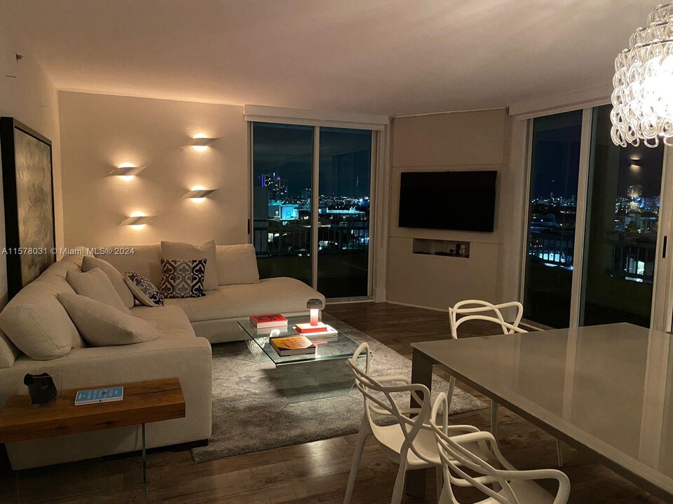 75 Washington Ave, Unit 1411 in Miami Beach, FL - Building Photo