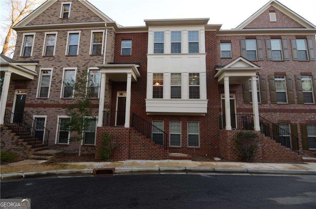 3302 Ferncliff Ct in Atlanta, GA - Foto de edificio