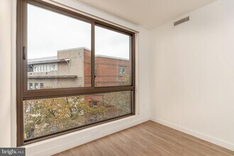 1630 Columbia Rd NW, Unit 407 in Washington, DC - Building Photo - Building Photo