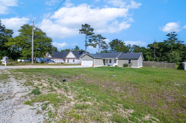209 Oak Grove Cir in Hubert, NC - Building Photo - Building Photo