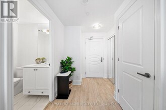 9075-9075 Jane St in Vaughan, ON - Building Photo - Building Photo