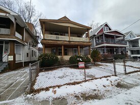 440 E 115th St in Cleveland, OH - Building Photo