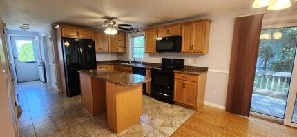 588 Weston Rd in Manchester, NH - Building Photo - Building Photo