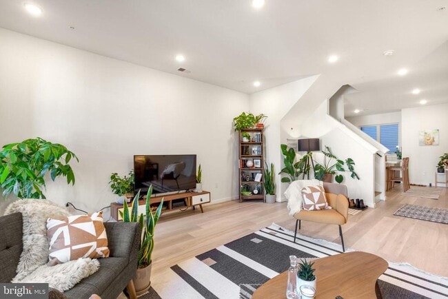 2212 N Front St in Philadelphia, PA - Building Photo - Building Photo