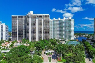 20281 E Country Club Dr, Unit 1412 in Aventura, FL - Building Photo - Building Photo